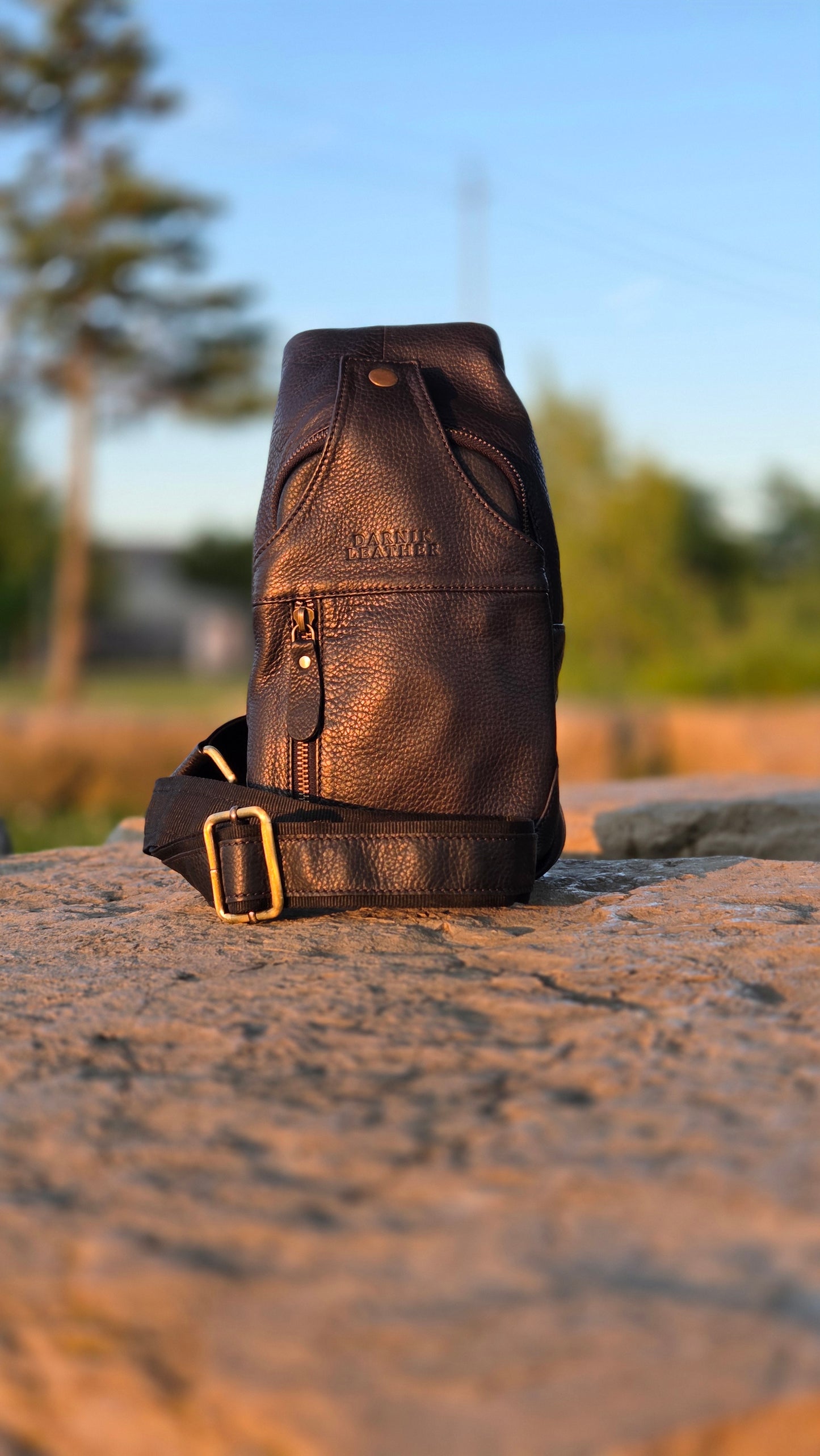 Best Genuine Black Leather Chest Bag – Stylish Crossbody Daypack & Durable Sling Bag