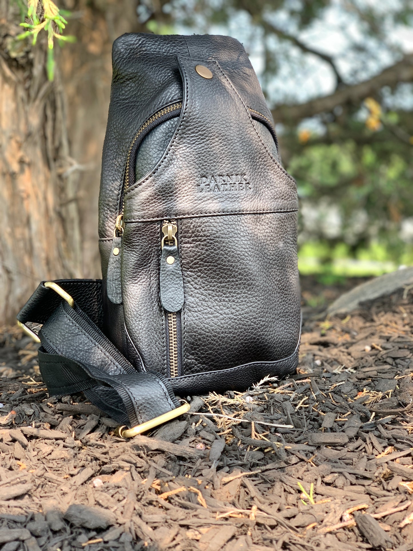 Best Genuine Leather Chest Bag – Stylish Crossbody Daypack & Durable Sling Bag