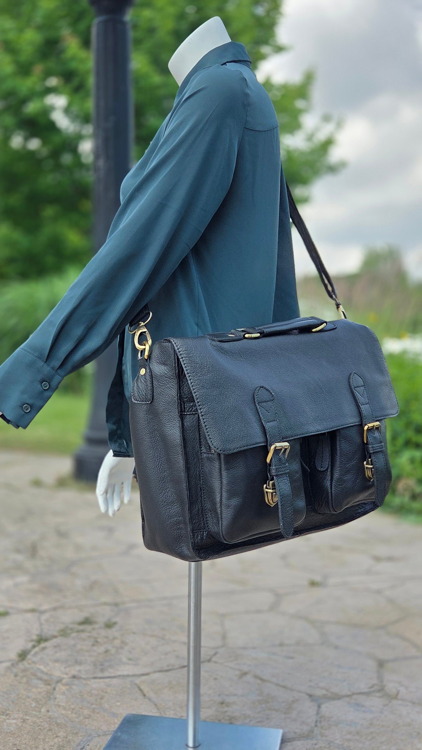 Classic Black Leather Messenger Bag for Professionals