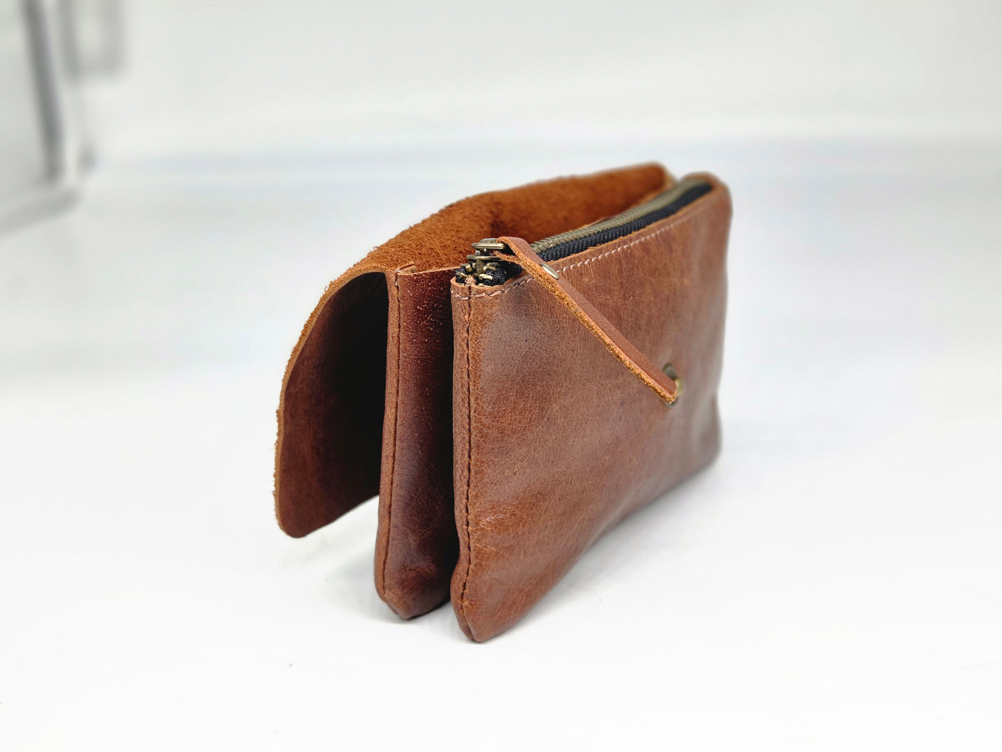Handcrafted Brown Leather Ladies Purse – Classic Beauty with Everyday Function