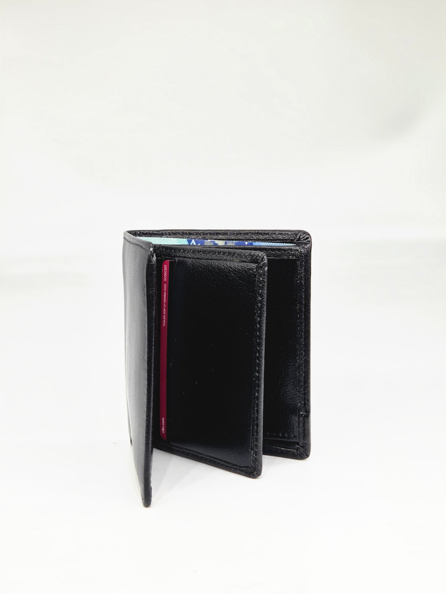 Classic Tri-Fold Black Leather Wallet for Everyday Use