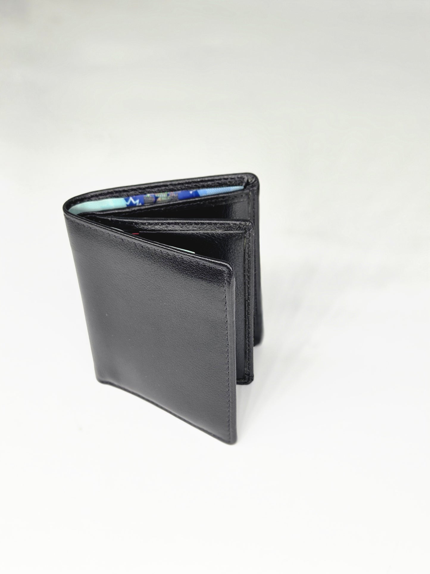 Classic Tri-Fold Black Leather Wallet for Everyday Use