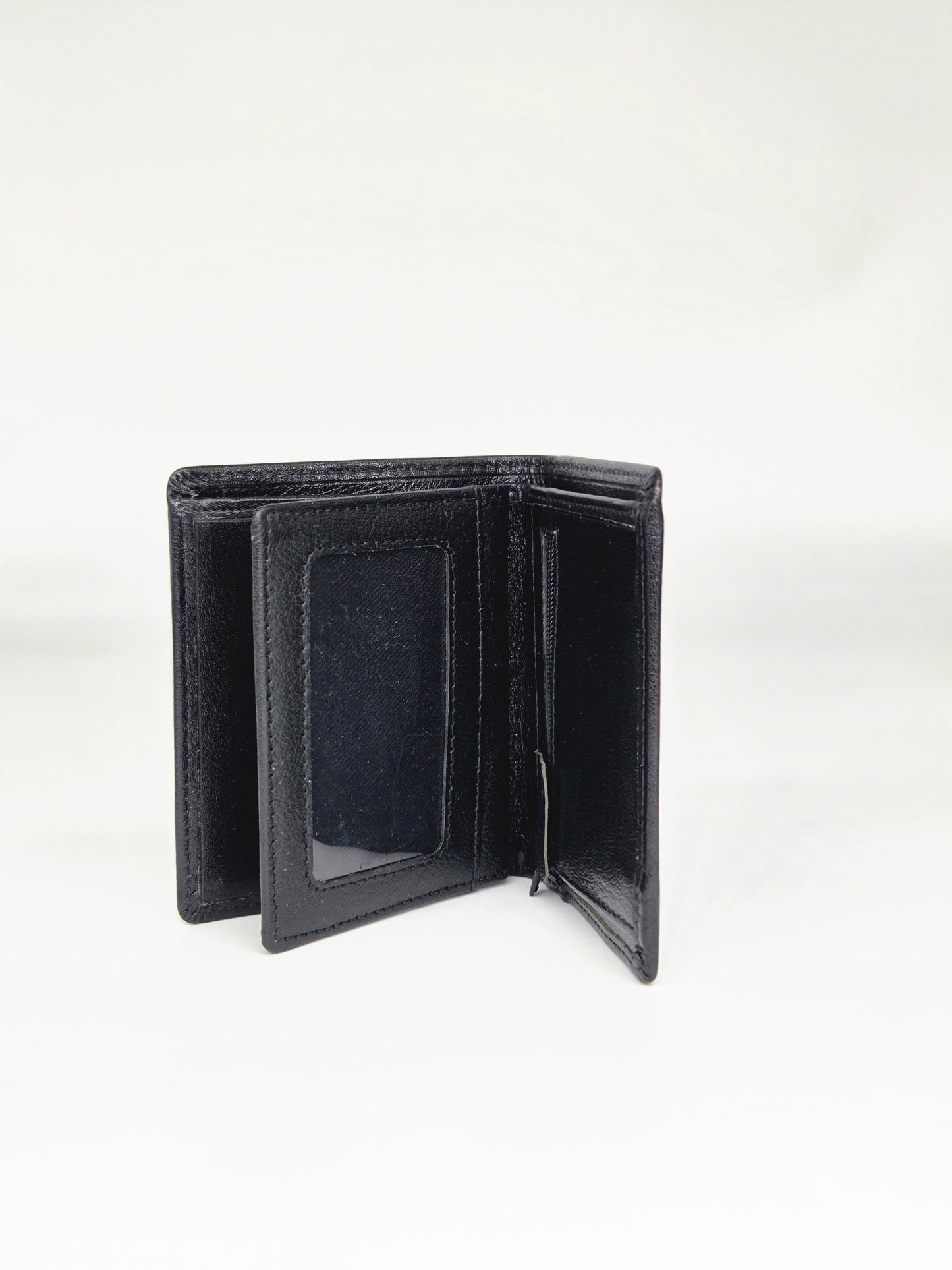 Classic Tri-Fold Black Leather Wallet for Everyday Use