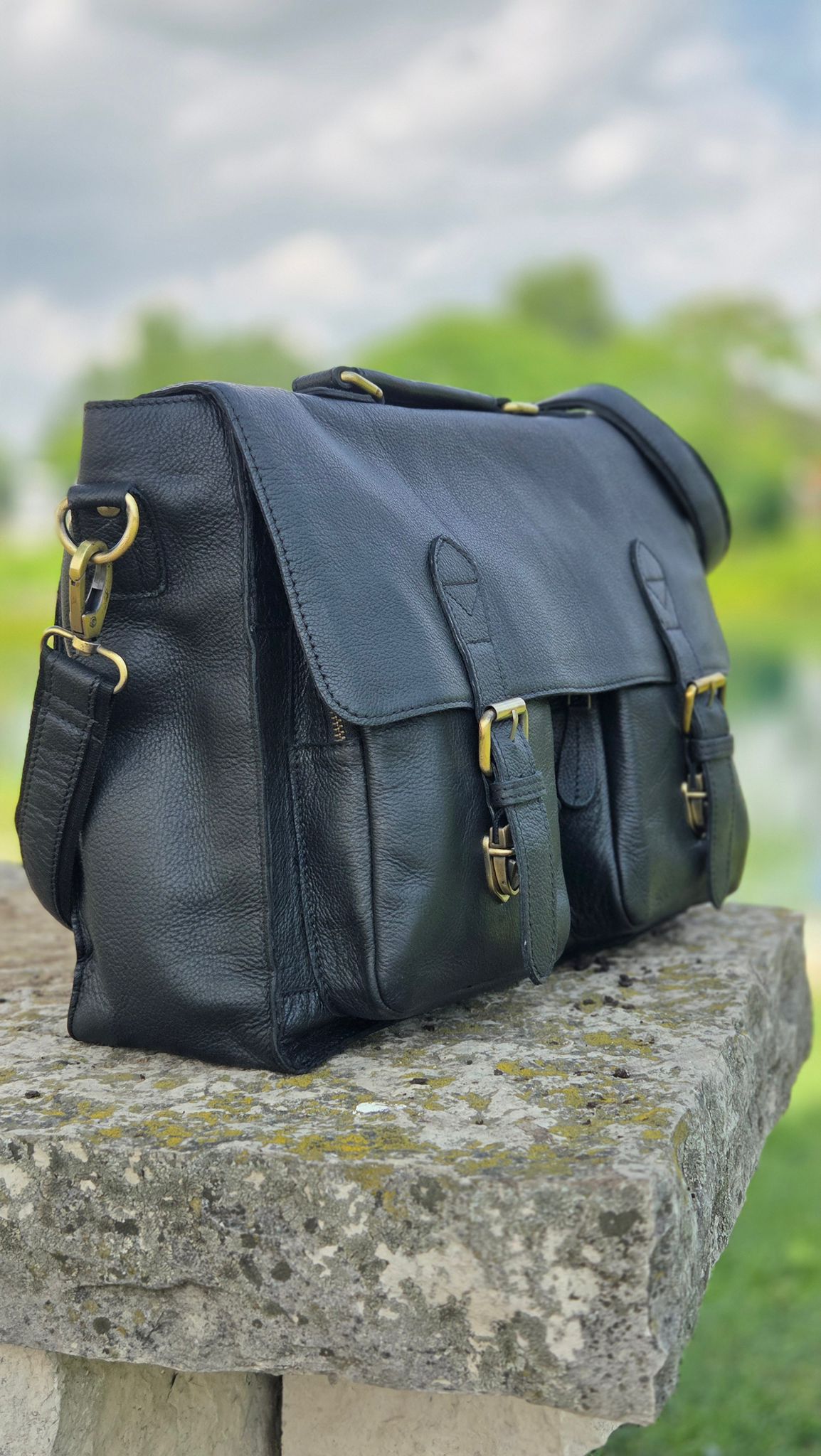 Classic Black Leather Messenger Bag for Professionals