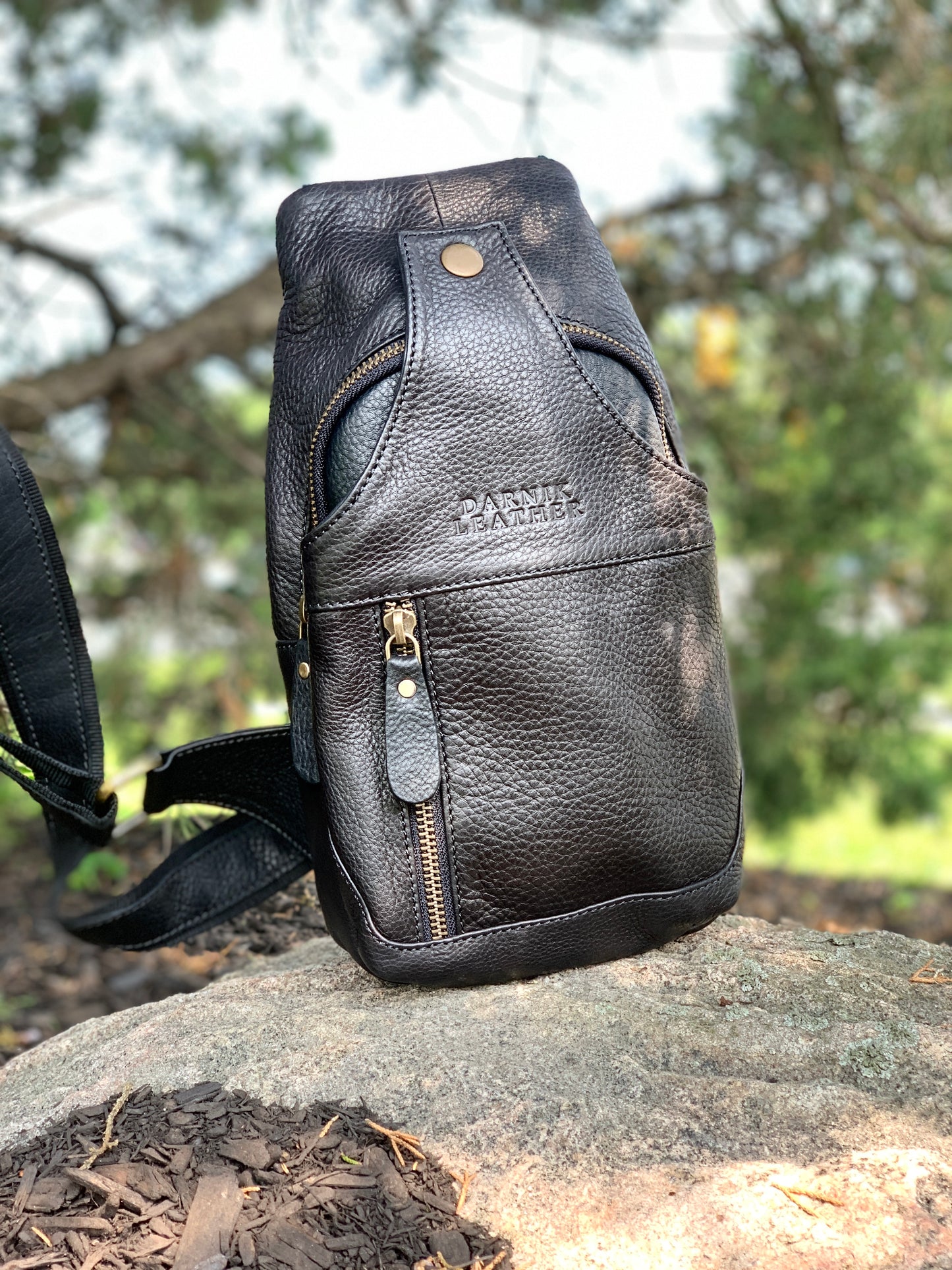 Best Genuine Leather Chest Bag – Stylish Crossbody Daypack & Durable Sling Bag