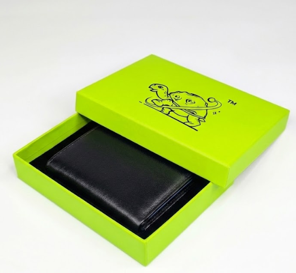 Classic Tri-Fold Black Leather Wallet for Everyday Use